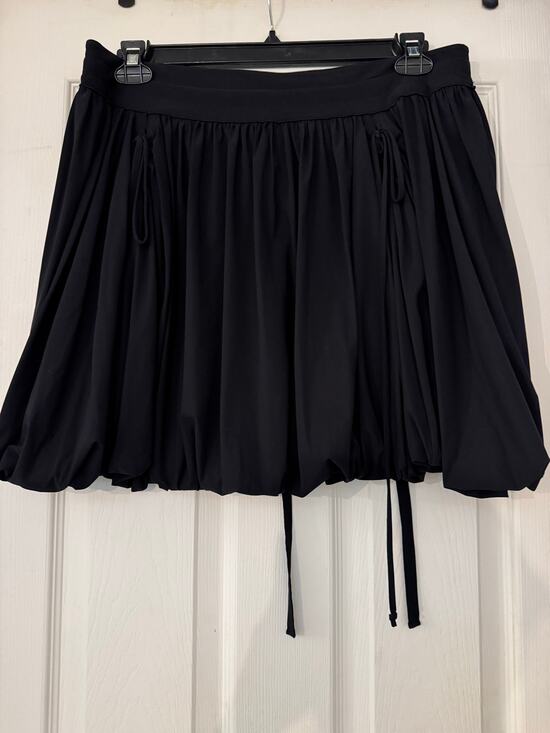 Marithe + Francois Girbaud Dresses & Skirts - Marithé François Girbaud Black Balloon Bubble Hem Mini Skirt Tie  size 7 ( sz S)